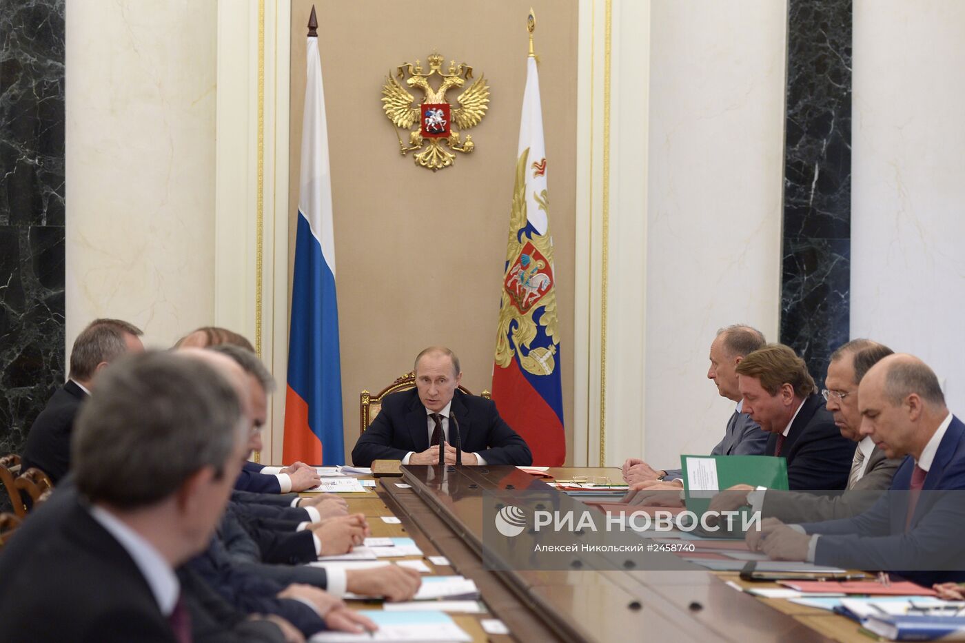 В.Путин провел заседание Комиссии по вопросам ВТС