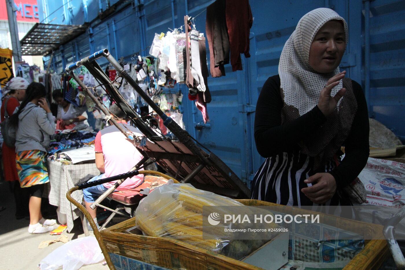 Китайский рынок "Джунхай" в Бишкеке