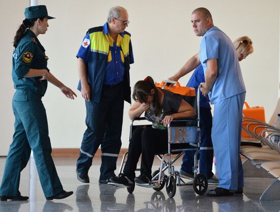 Борт МЧС доставил в Москву украинских беженцев