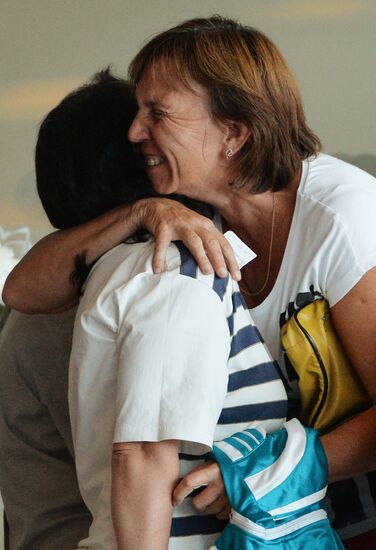 Борт МЧС доставил в Москву украинских беженцев