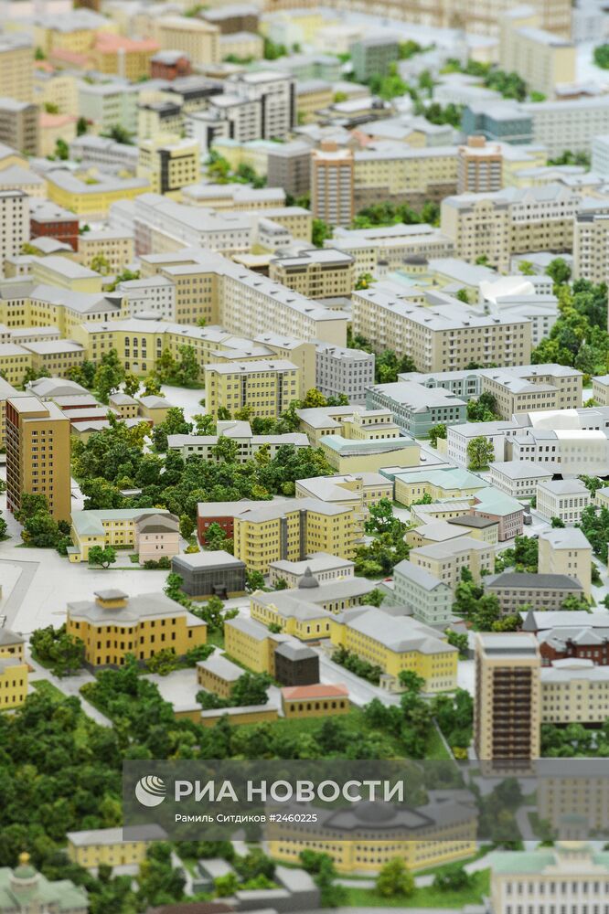 Демонстрация макета города Москвы
