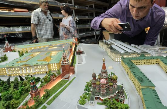 Демонстрация макета города Москвы