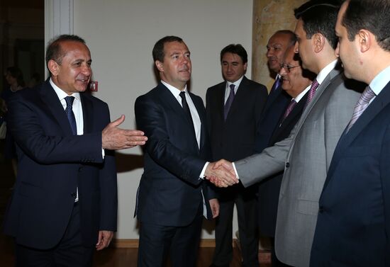 Д.Медведев провел переговоры с премьер-министром
Армении О.Абраамяном в Сочи