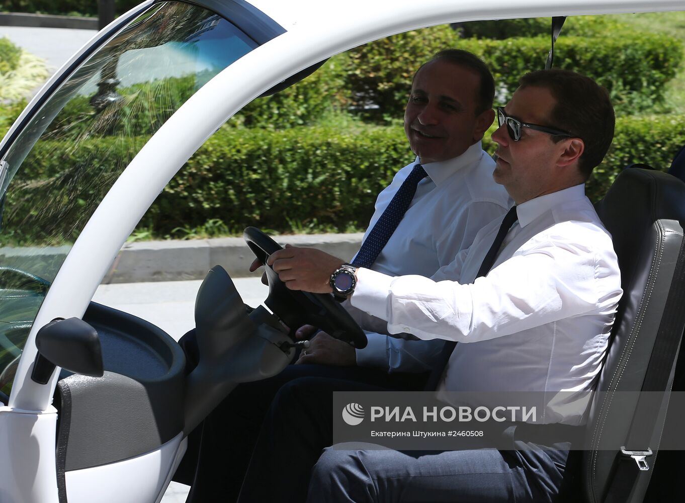 Д.Медведев провел переговоры с премьер-министромАрмении О.Абраамяном в Сочи