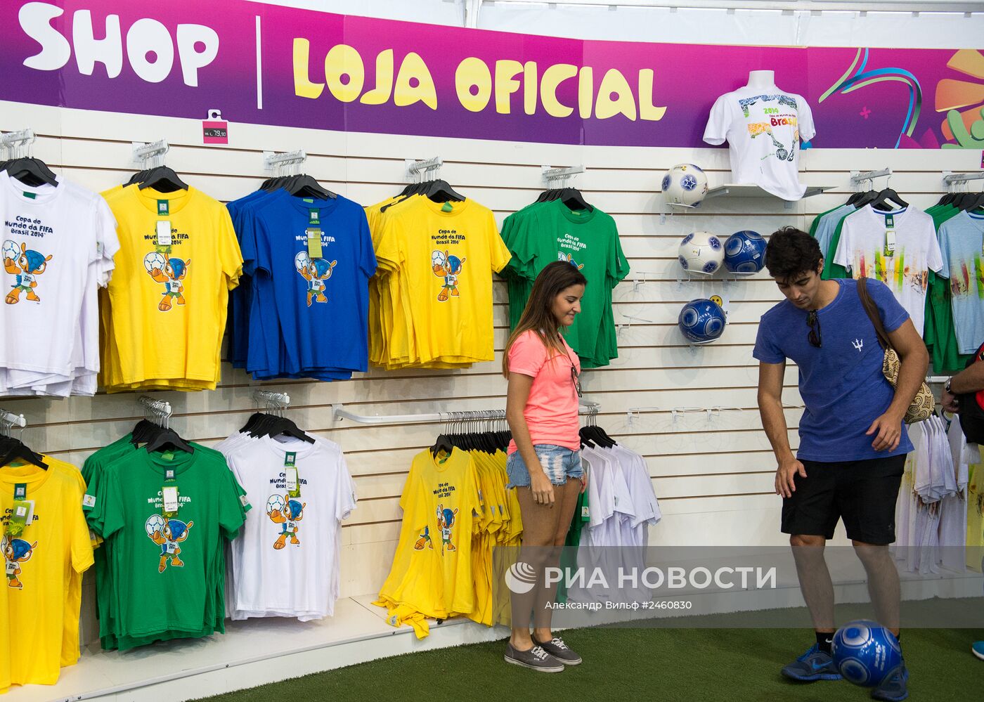 Продажа футбольных сувениров в Рио-де-Жанейро