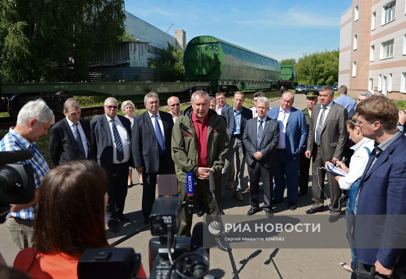 Д.Рогозин посетил ГКНПЦ имени М.В.Хруничева