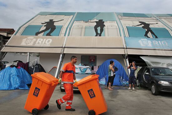 Палаточный лагерь аргентинских футбольных болельщиков в Рио-де-Жанейро