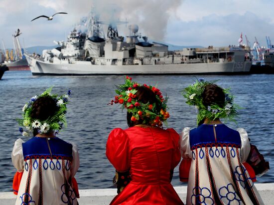 Встреча отряда кораблей ВМС Индии во Владивостоке
