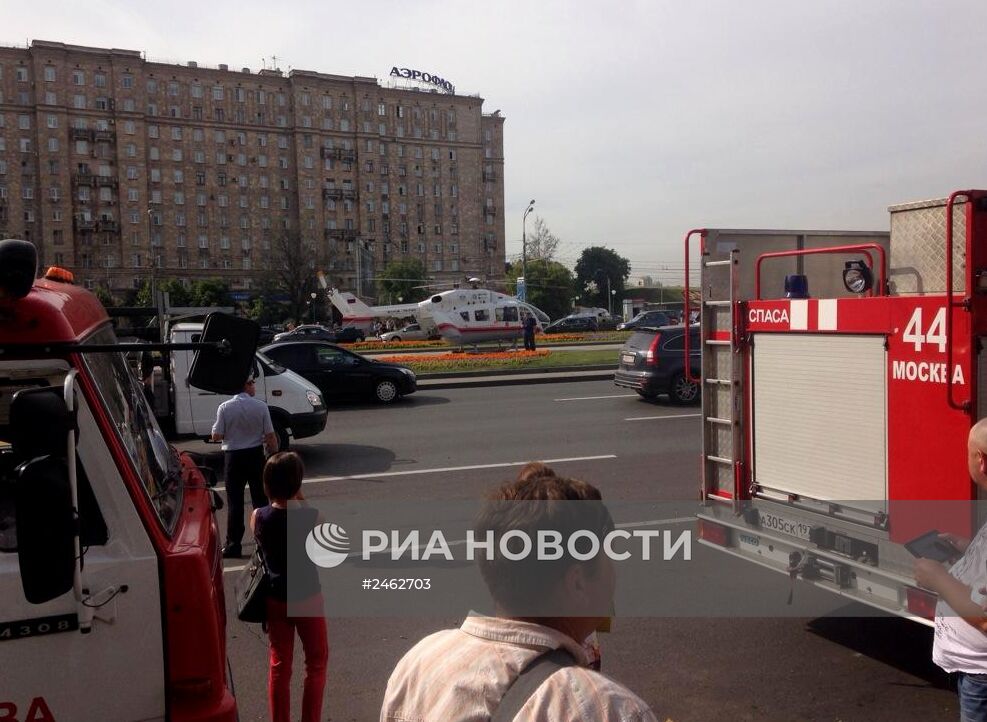 Вагон поезда метро сошел с рельсов на перегоне "Парк Победы" - "Славянский бульвар"