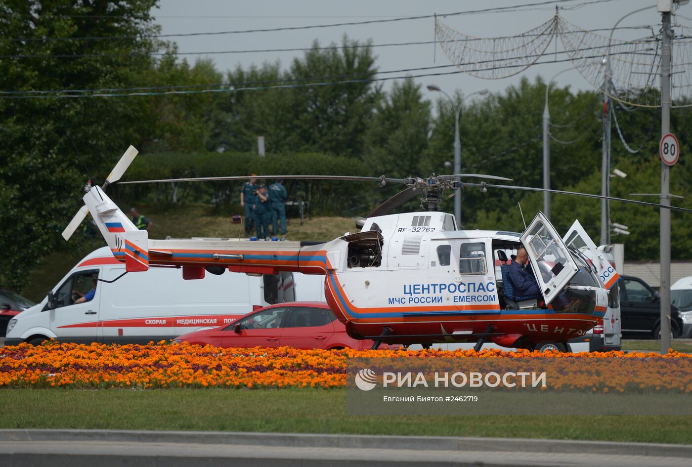 Вагон поезда метро сошел с рельсов на перегоне "Парк Победы" - "Славянский бульвар"