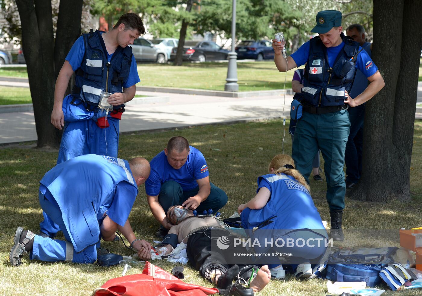 Вагон поезда метро сошел с рельсов на перегоне "Парк Победы" - "Славянский бульвар"