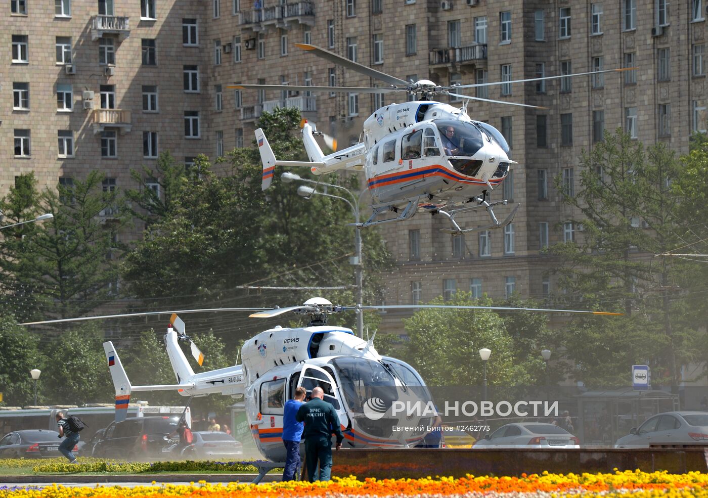 Вагон поезда метро сошел с рельсов на перегоне "Парк Победы" - "Славянский бульвар"