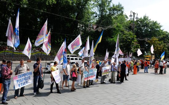 Акция протеста украинских железнодорожников у Кабинета министров