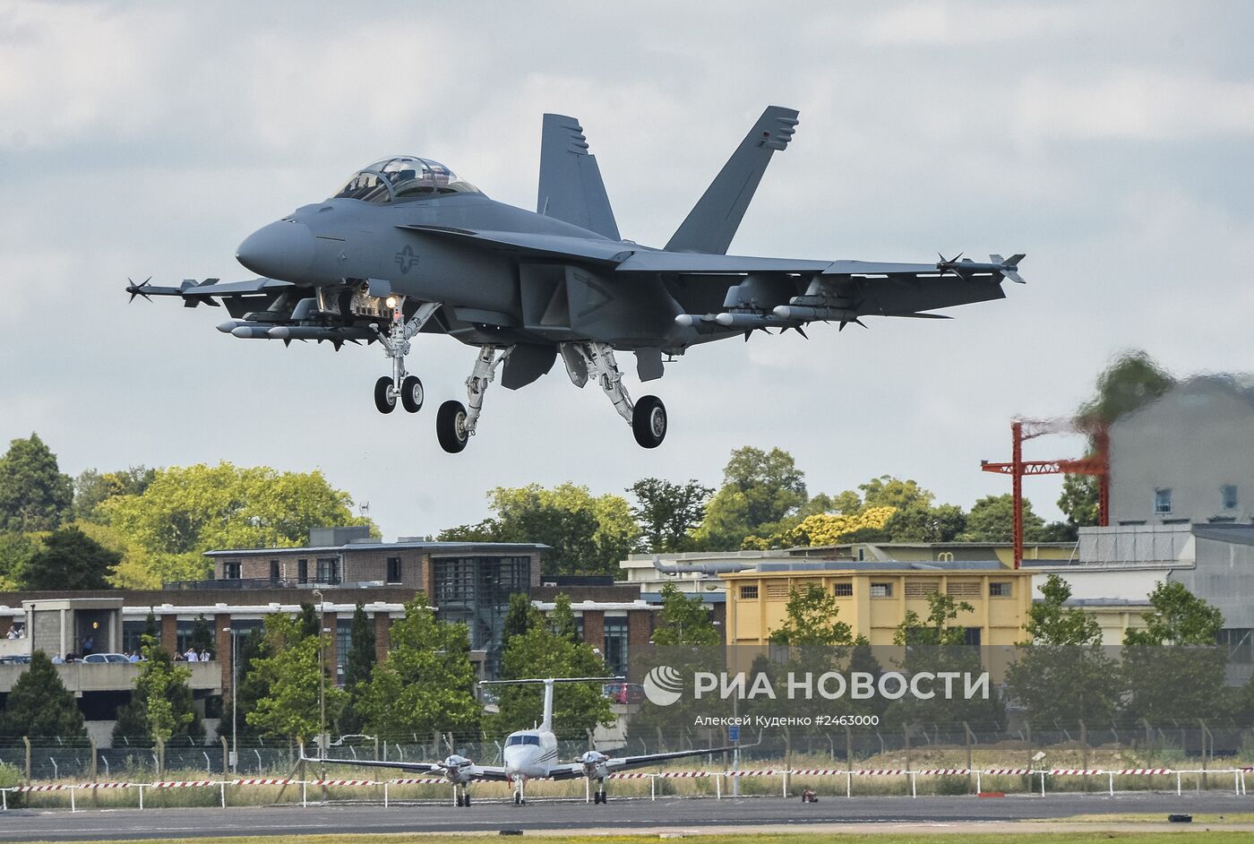 Международный авиационно-космический салон "Фарнборо-2014". День второй