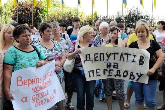 Всеукраинская акция матерей и жен военнослужащих, участвующих в спецоперации на востоке Украины