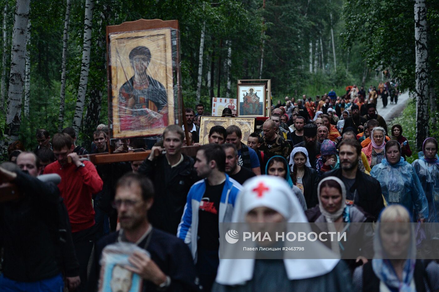 Крестный ход в память о гибели царской семьи Романовых в Екатеринбурге