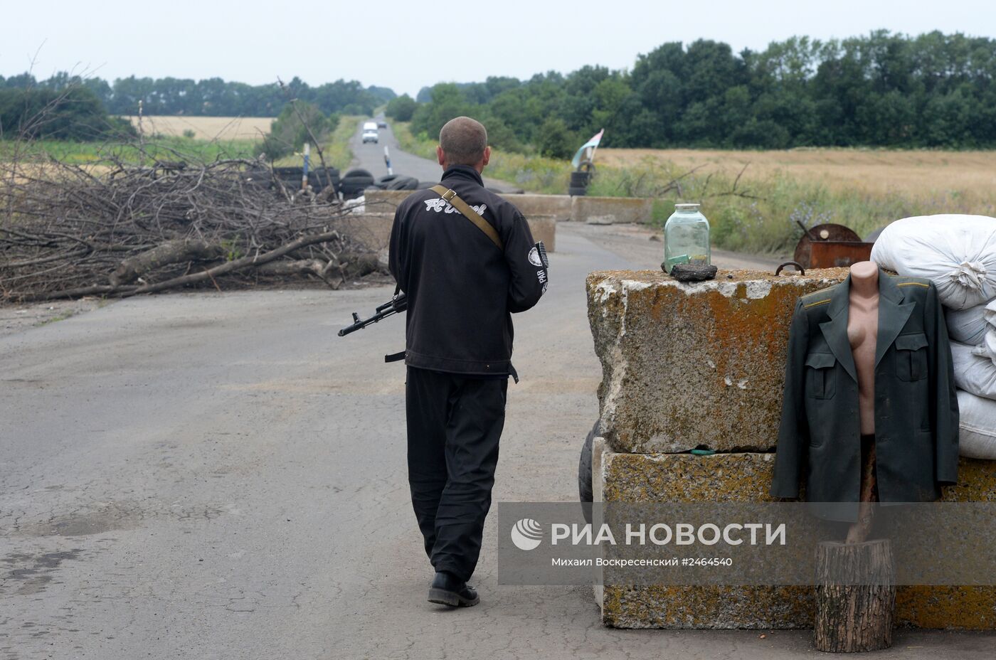 Блок-пост ополченцев в поселке Чернухино Луганской области
