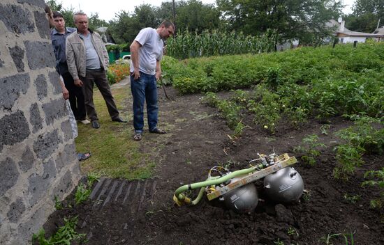Поисковые работы на месте крушения малайзийского лайнера Boeing 777 в районе Шахтерска