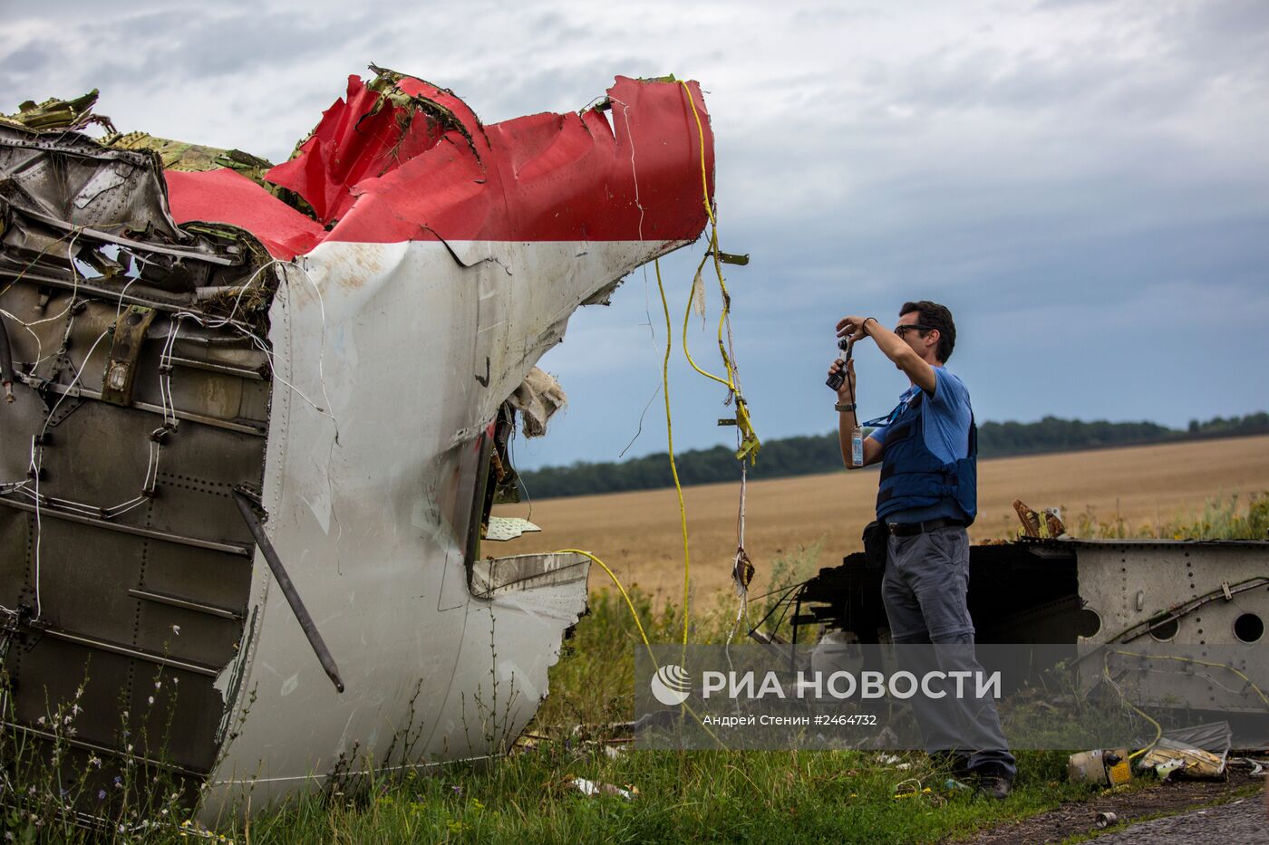 Поисковые работы на месте крушения малайзийского лайнера Boeing 777 в районе Шахтерска