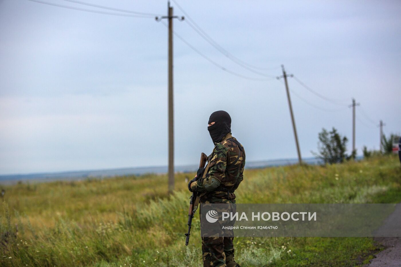 Поисковые работы на месте крушения малайзийского лайнера Boeing 777 в районе Шахтерска