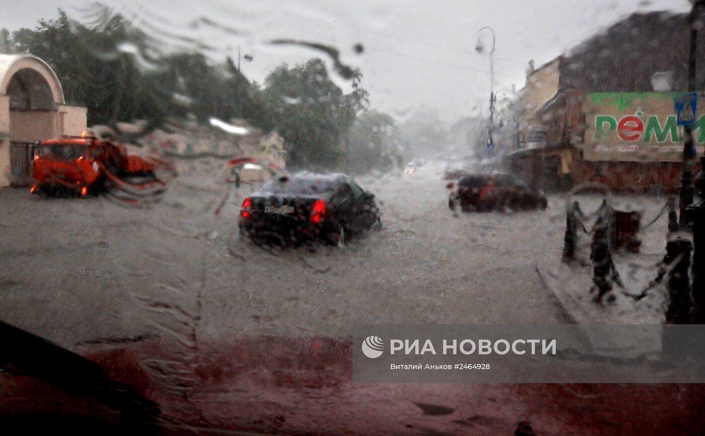 Сильный ливень во Владивостоке
