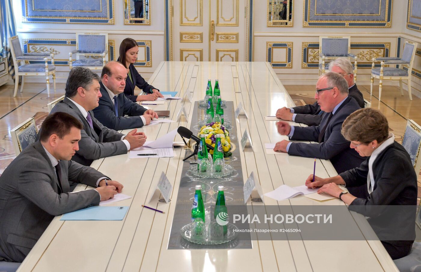 Президент Украины П.Порошенко провел встречу с главой МИД Нидерландов Ф.Тиммермансом