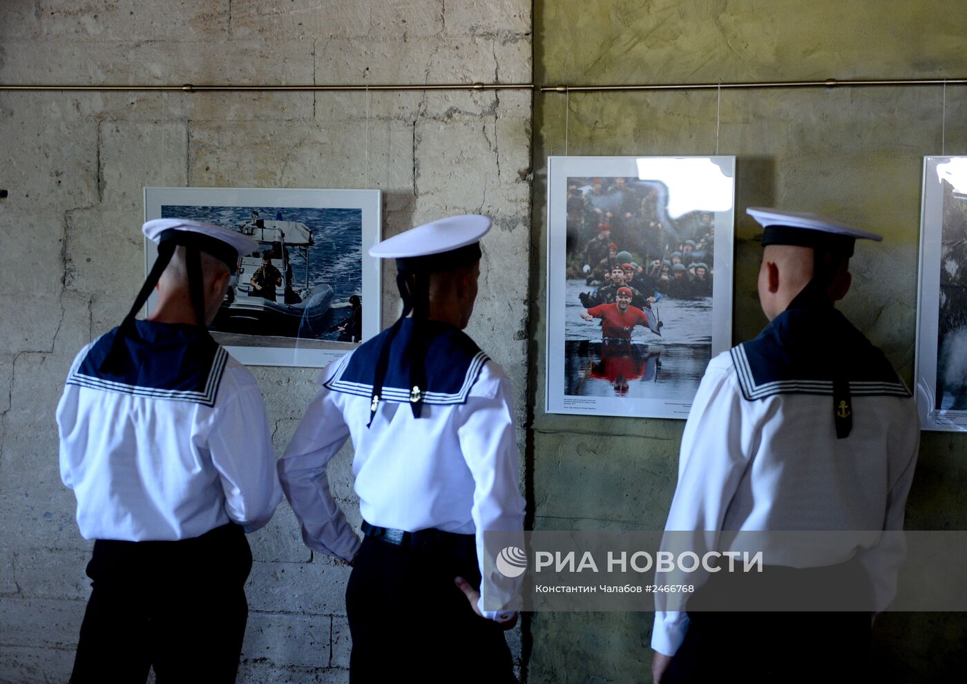 Фотовыставка "Армия и флот России" в Севастополе