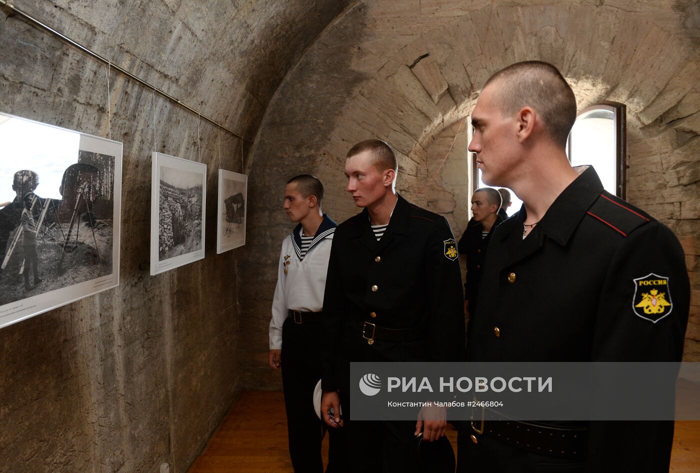 Фотовыставка "Армия и флот России" в Севастополе