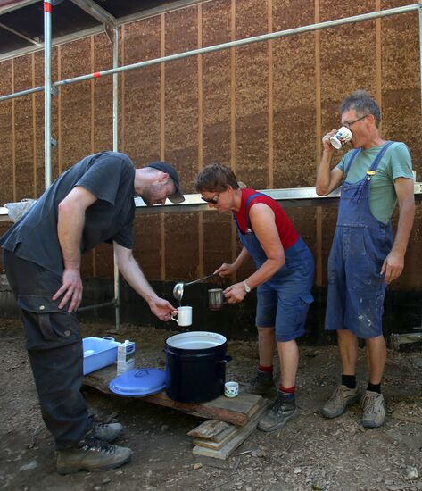 Работа белорусско-немецкого волонтерского лагеря из Беларуси и Германии