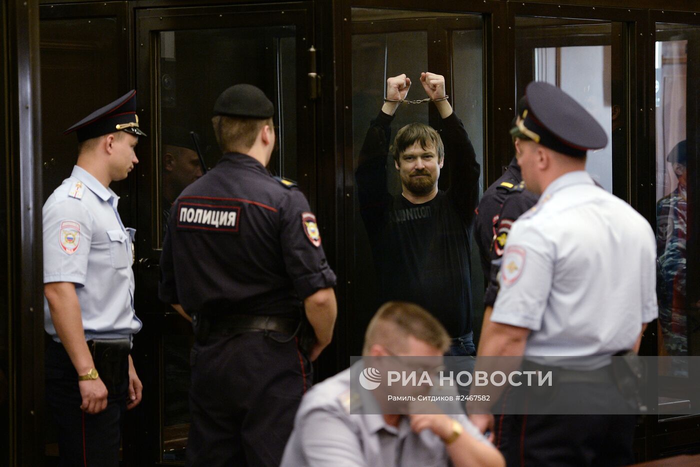 Оглашение приговора С. Удальцову и Л.Развозжаеву