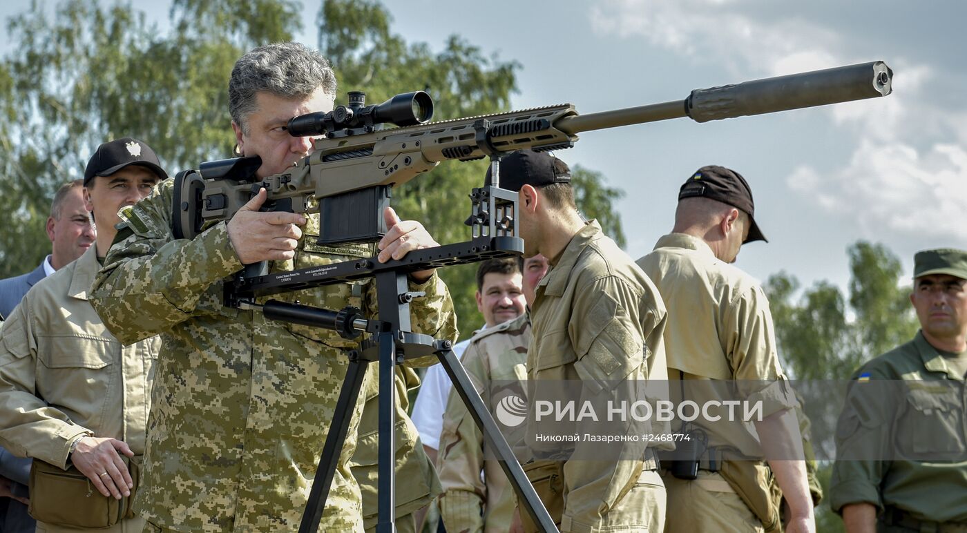 Петр Порошенко посетил Первую оперативную бригаду Национальной гвардии под Киевом