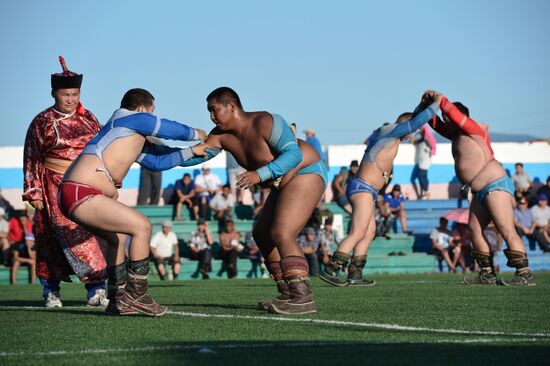 Национальная борьба Хуреш в Тыве