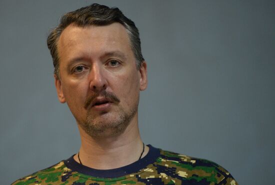 Брифинг командующего войсками ДНР Игоря Стрелкова