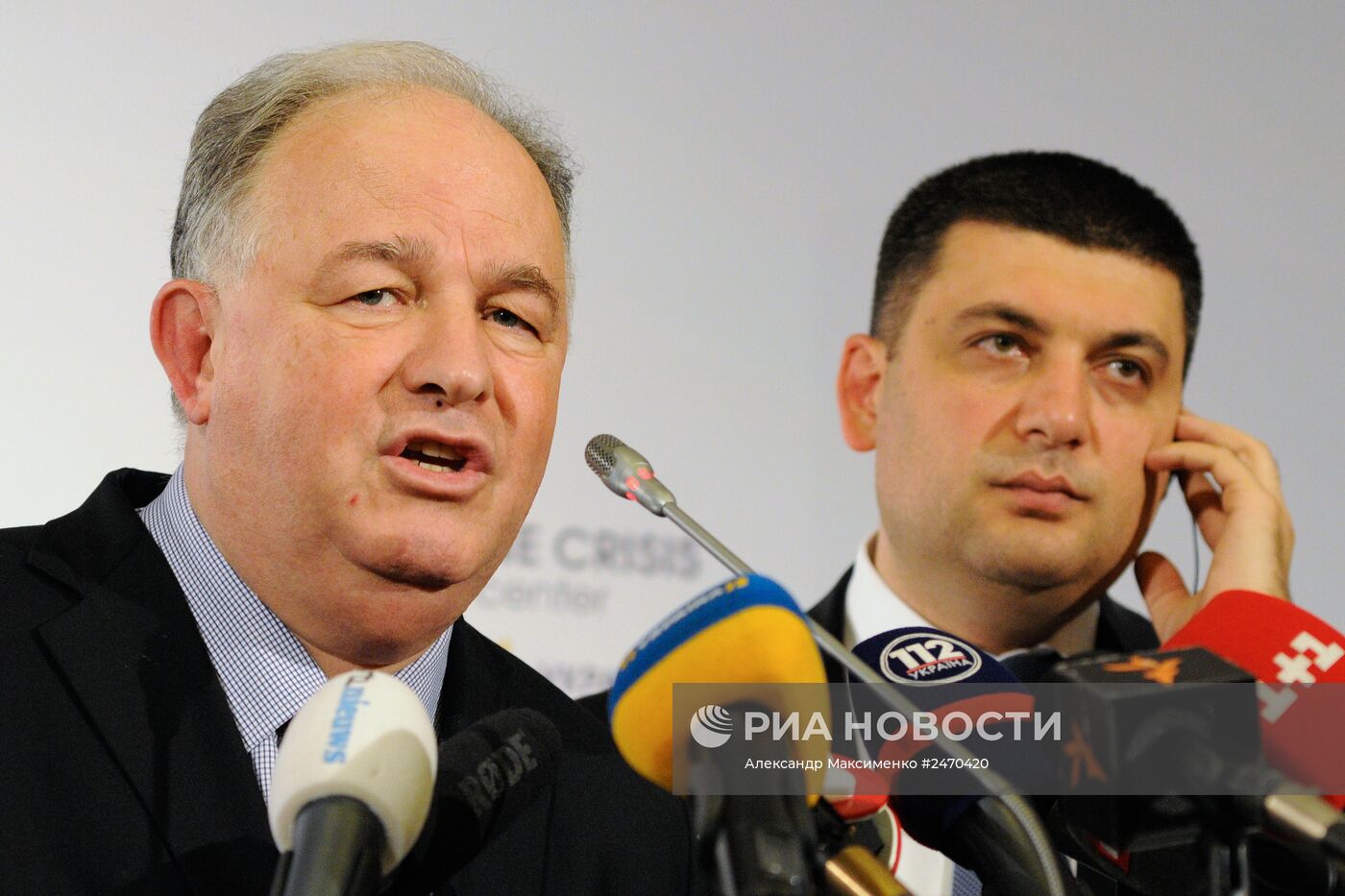 Брифинг вице-премьера Украины В.Гройсмана и председателя миссии ОБСЕ на Украине Э.Апакана