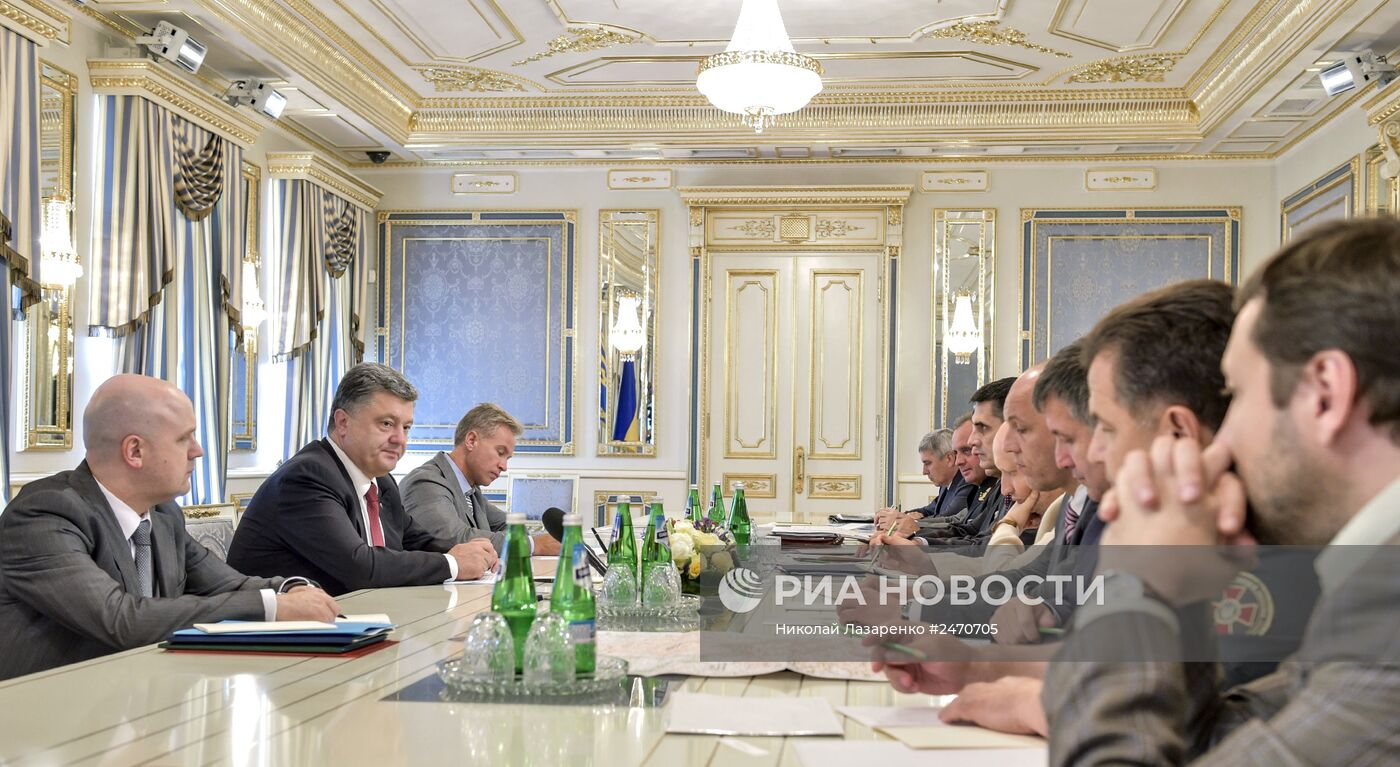 Президент Украины П.Порошенко провел совещание с руководителями силовых ведомств