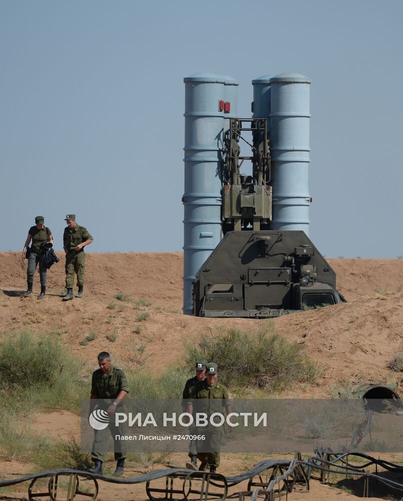 Боевые стрельбы ЗРС С-300 на полигоне Ашулук