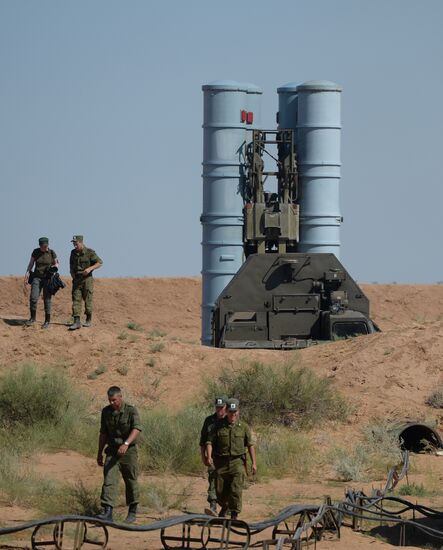 Боевые стрельбы ЗРС С-300 на полигоне Ашулук