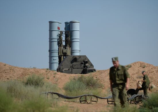 Боевые стрельбы ЗРС С-300 на полигоне Ашулук