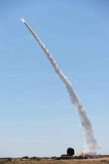 Боевые стрельбы ЗРС С-300 на полигоне Ашулук