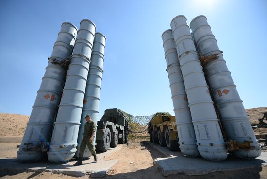 Боевые стрельбы ЗРС С-300 на полигоне Ашулук