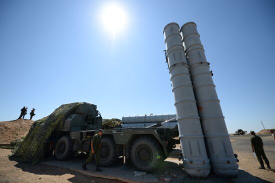 Боевые стрельбы ЗРС С-300 на полигоне Ашулук