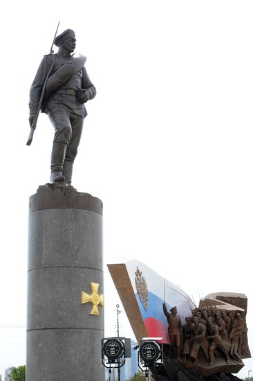 В.Путин принял участие в церемонии открытия памятника Героям Первой мировой войны