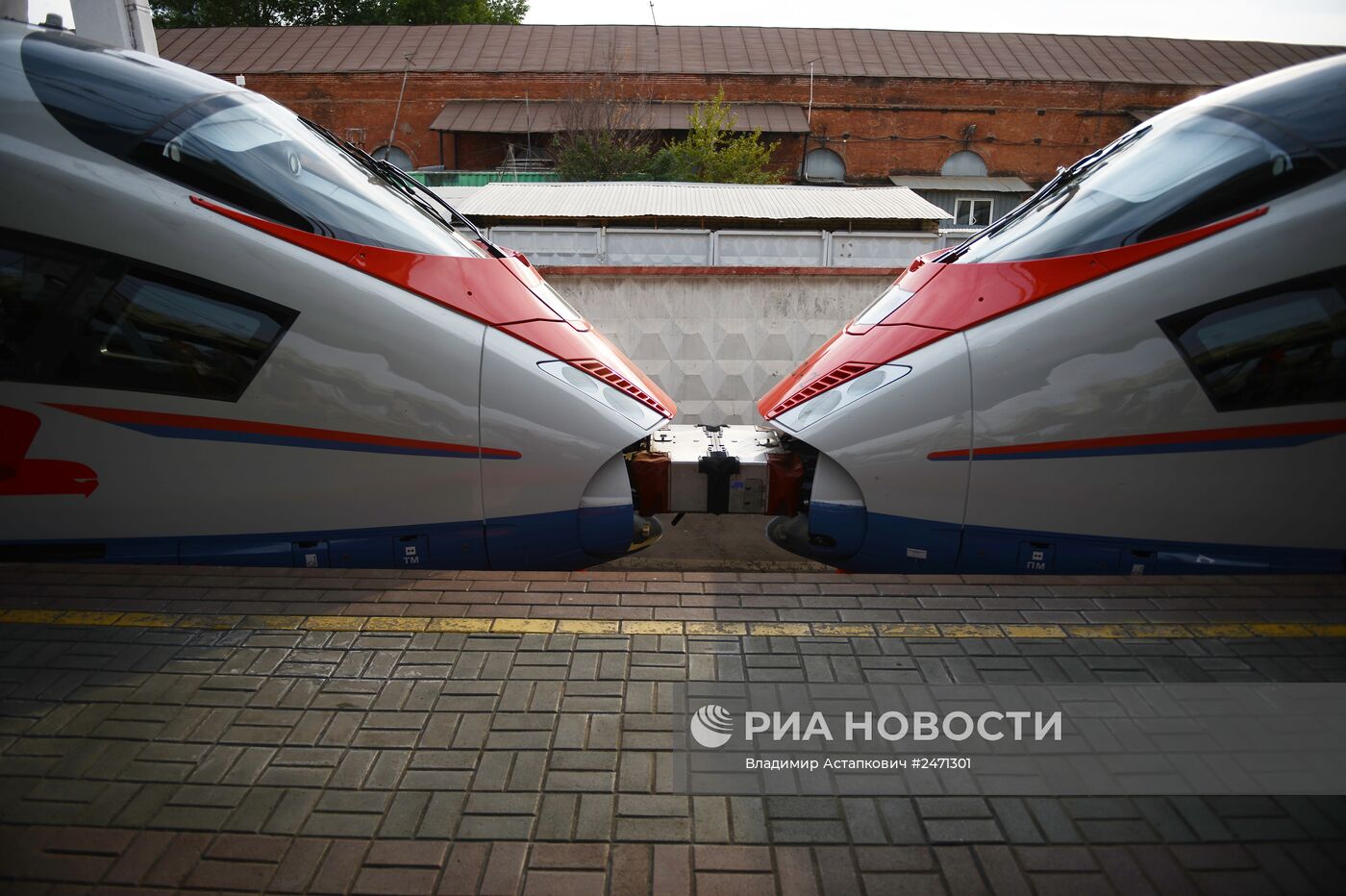 Торжественный запуск первого сдвоенного состава высокоскоростного поезда "Сапсан"