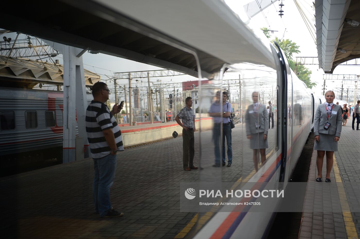 Торжественный запуск первого сдвоенного состава высокоскоростного поезда "Сапсан"