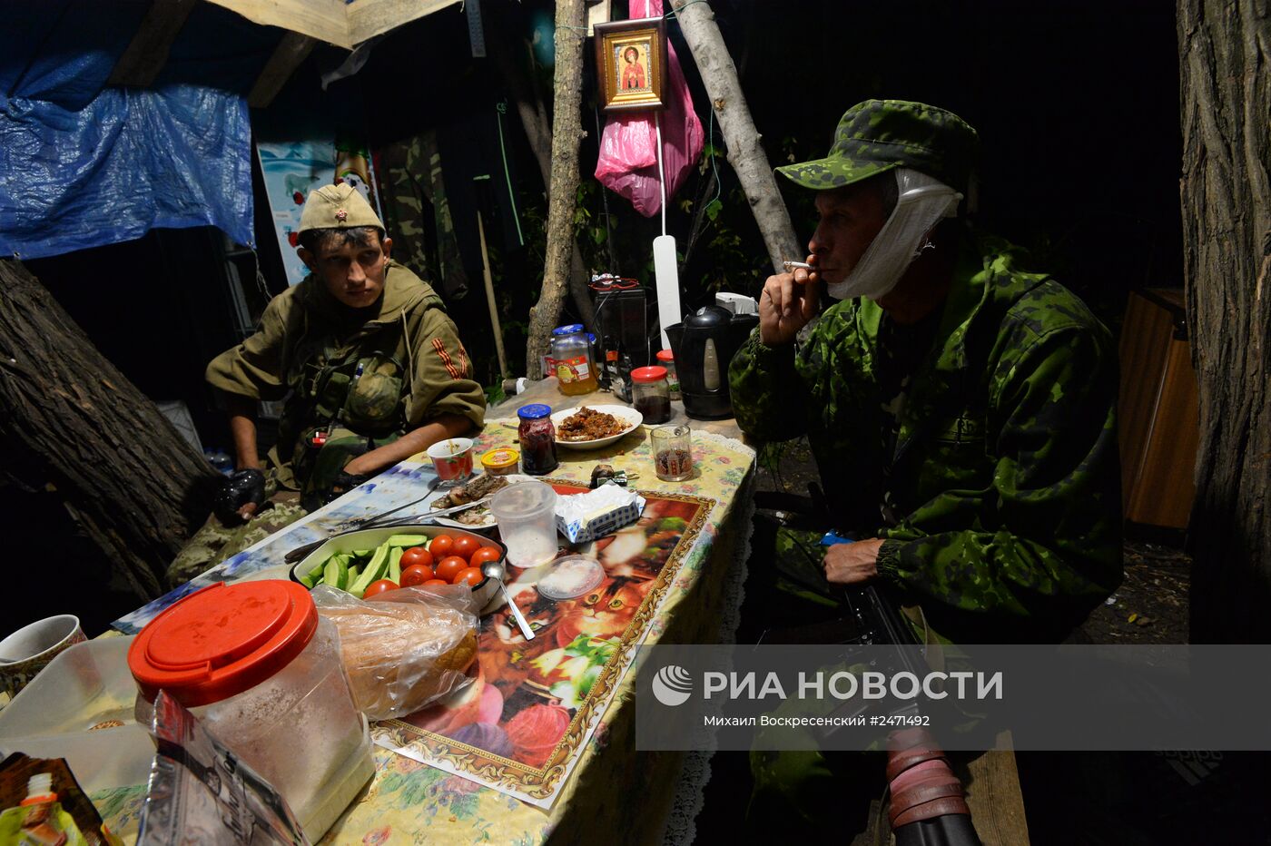 Палаточный лагерь бойцов народного ополчения в Горловке