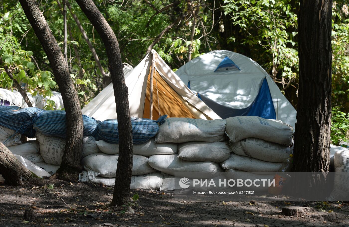 Палаточный лагерь бойцов народного ополчения в Горловке