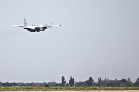 Самолет с останками погибших пассажиров Boeing вылетел в Нидерланды