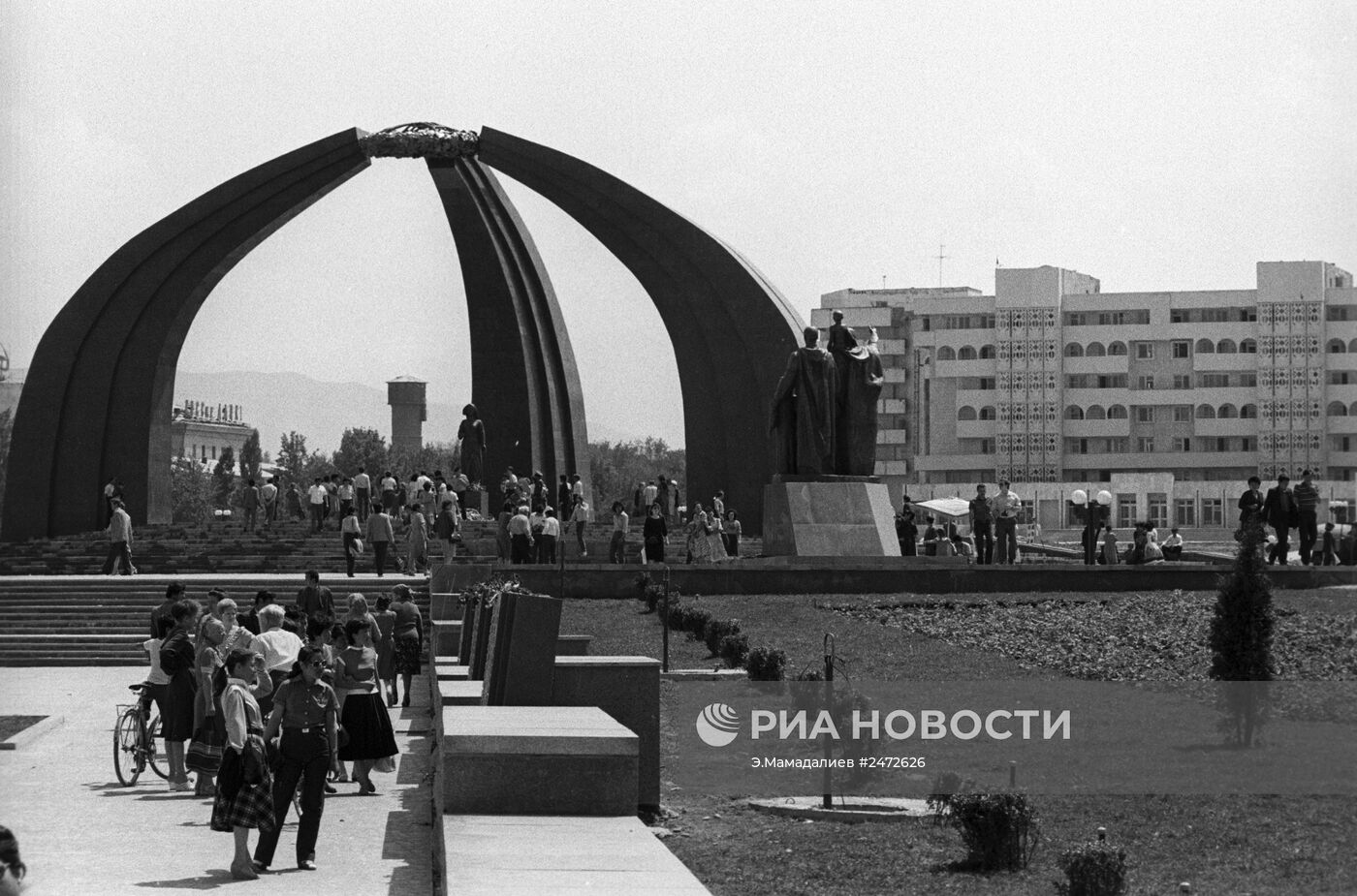 На площади Победы в городе Фрунзе