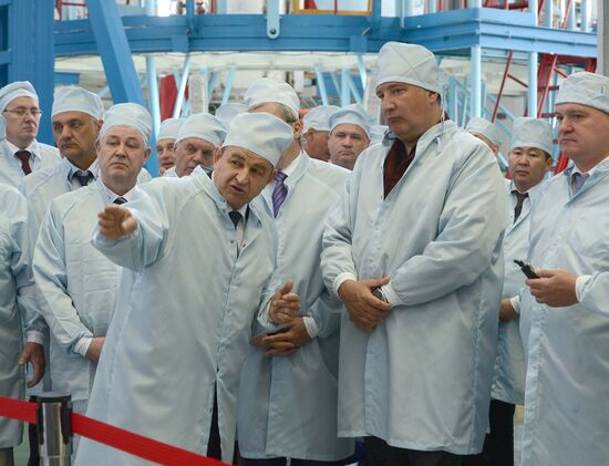 Вице-премьер РФ Дмитрий Рогозин посетил ОАО "Информационные спутниковые системы"
