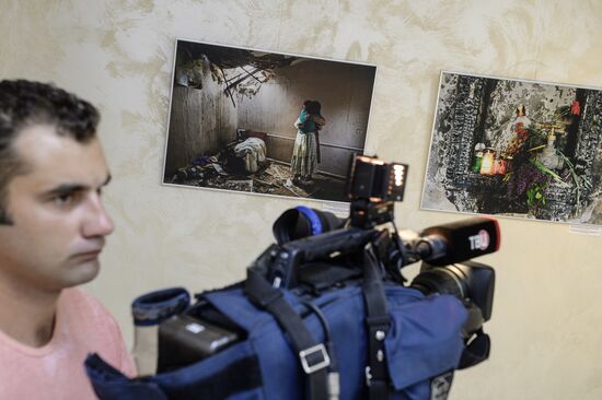 Фотовыставка "Братоубийство: визуальная хроника" открылась в Общественной палате
